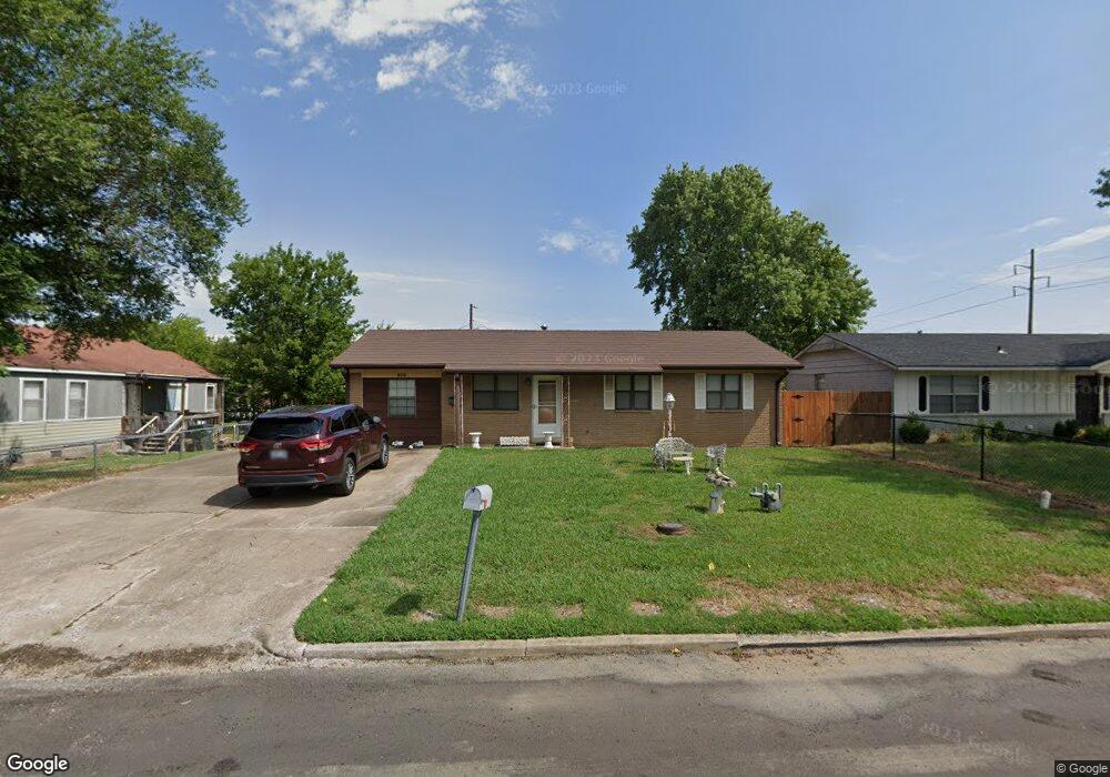 916 W 10th St, Claremore, OK 74017 - photo 1