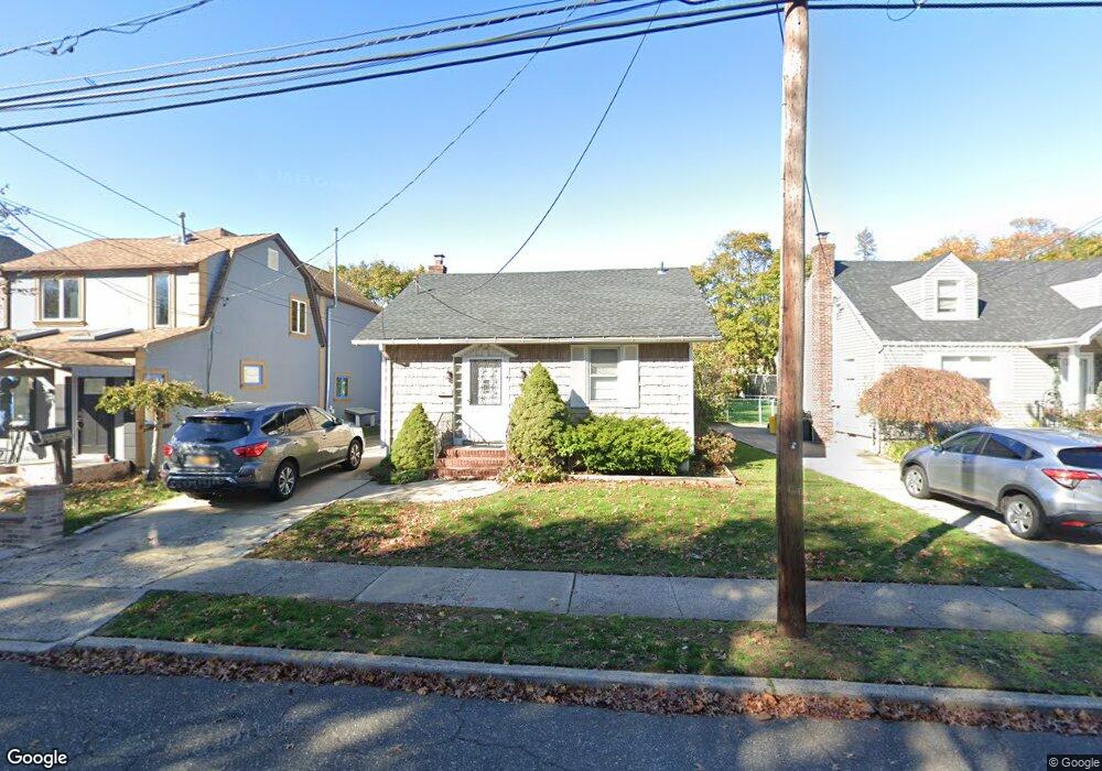 1718 Slocum St, Hewlett, NY 11557 - photo 1