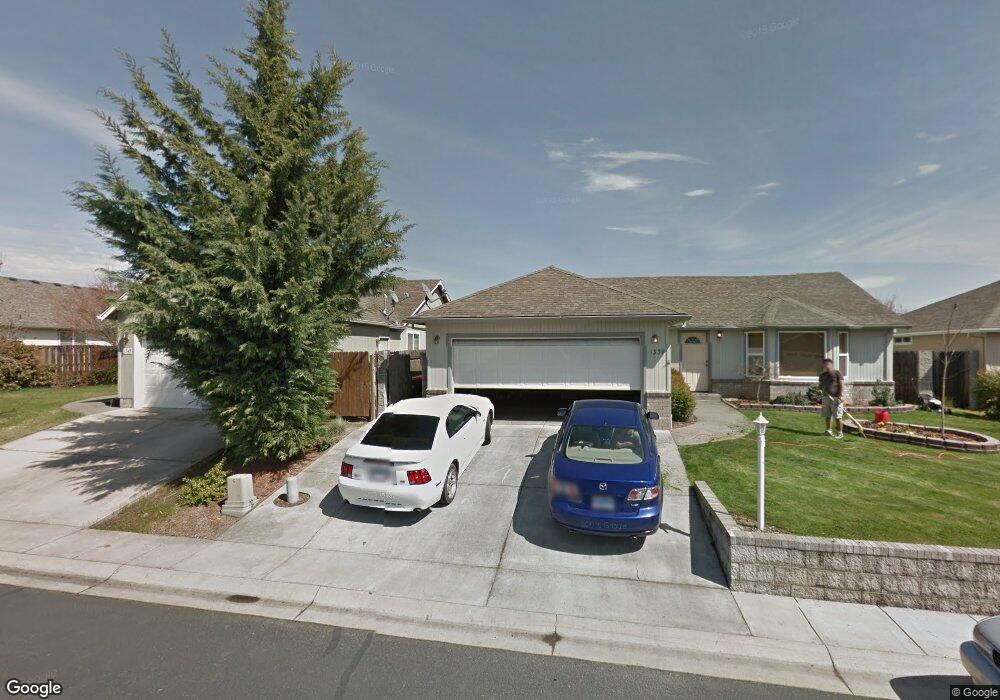 1339 Hawk Dr, Central Point, OR 97502 - photo 1