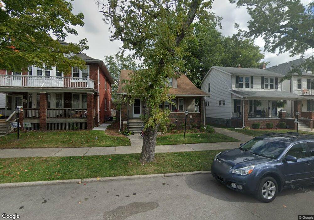 1062 Wayburn St, Grosse Pointe, MI 48230 - photo 1