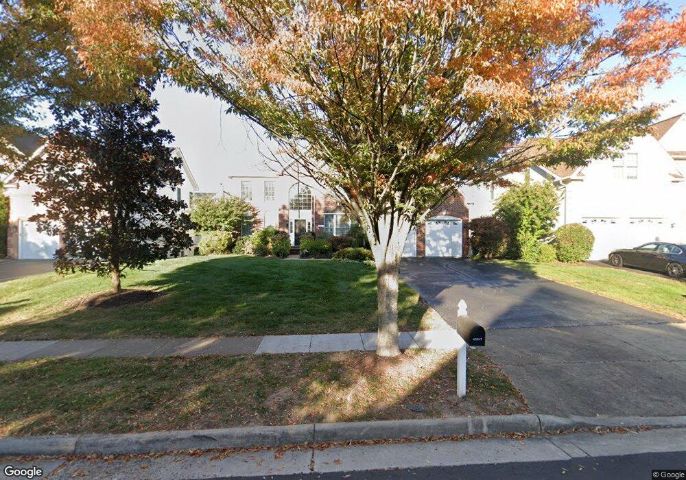 43217 Valiant Dr, Chantilly, VA 20152 - photo 1