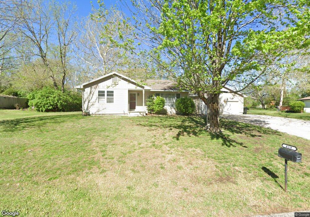 619 SW Crest Dr, Topeka, KS 66606 - photo 1