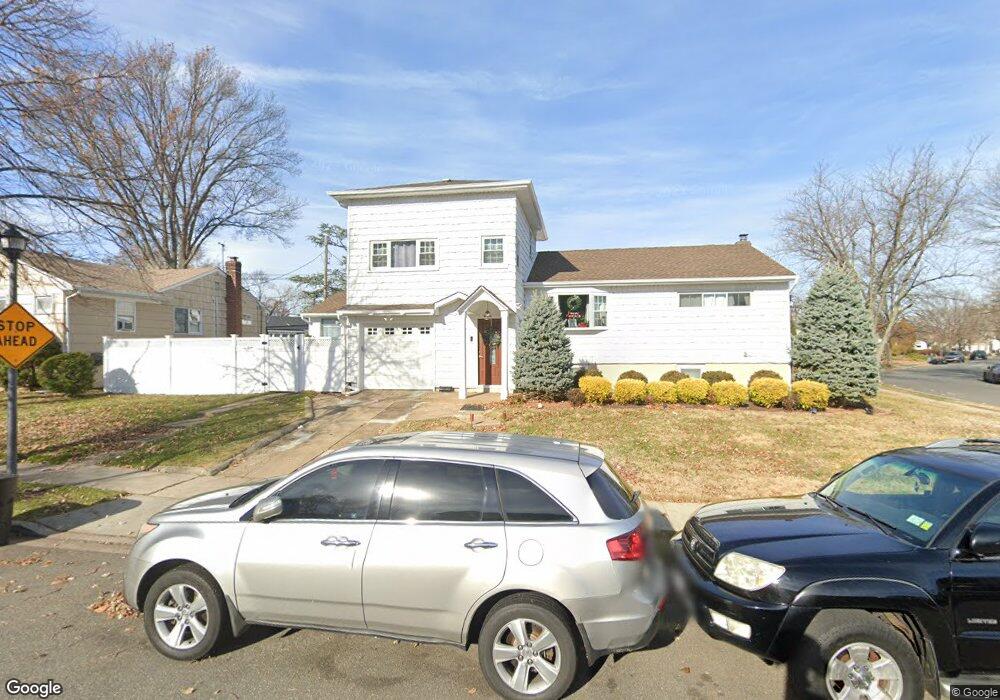 60 Cloverfield Rd S, Valley Stream, NY 11581 - photo 1