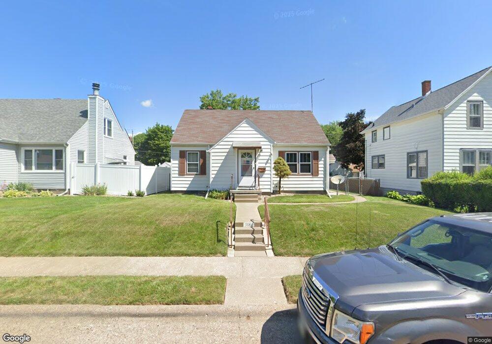 2130 W 17th St, Davenport, IA 52804 - photo 1
