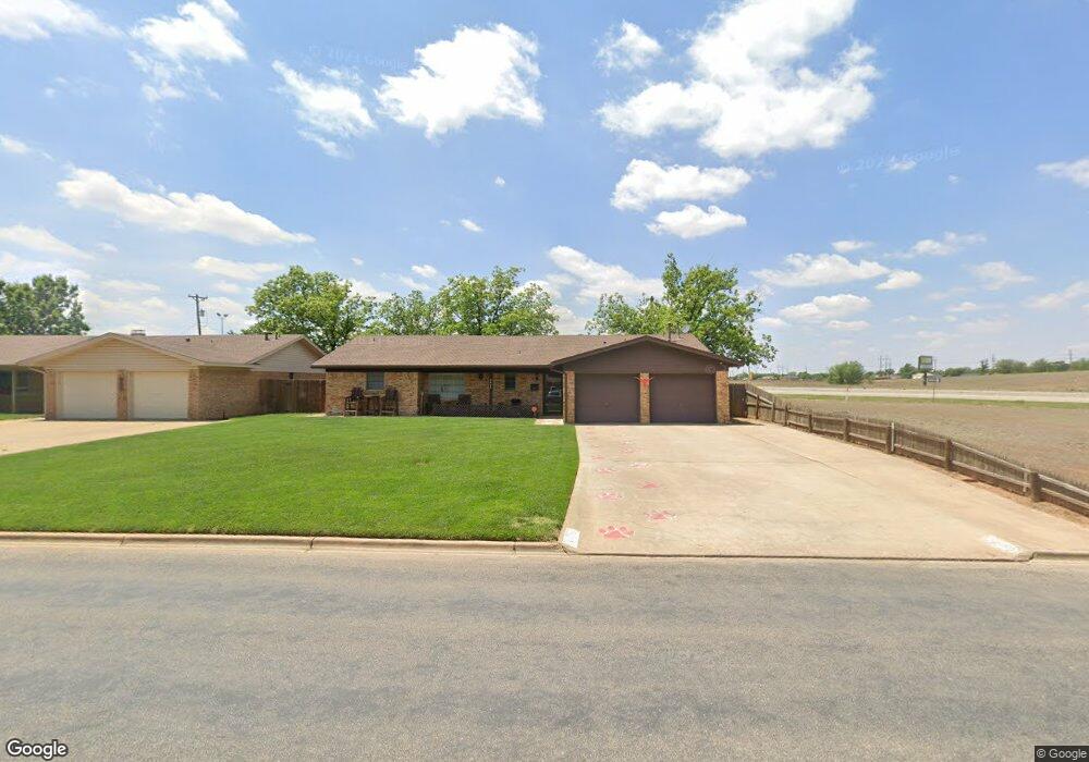 2011 Ennis St, Plainview, TX 79072 - photo 1