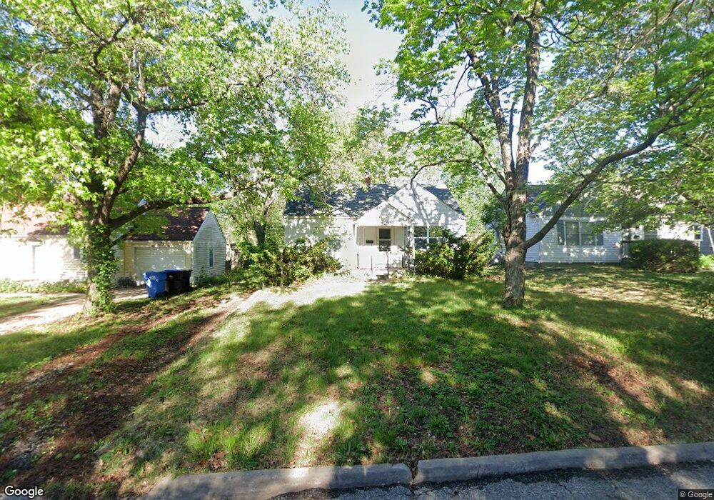 825 SW Watson Ave, Topeka, KS 66606 - photo 1