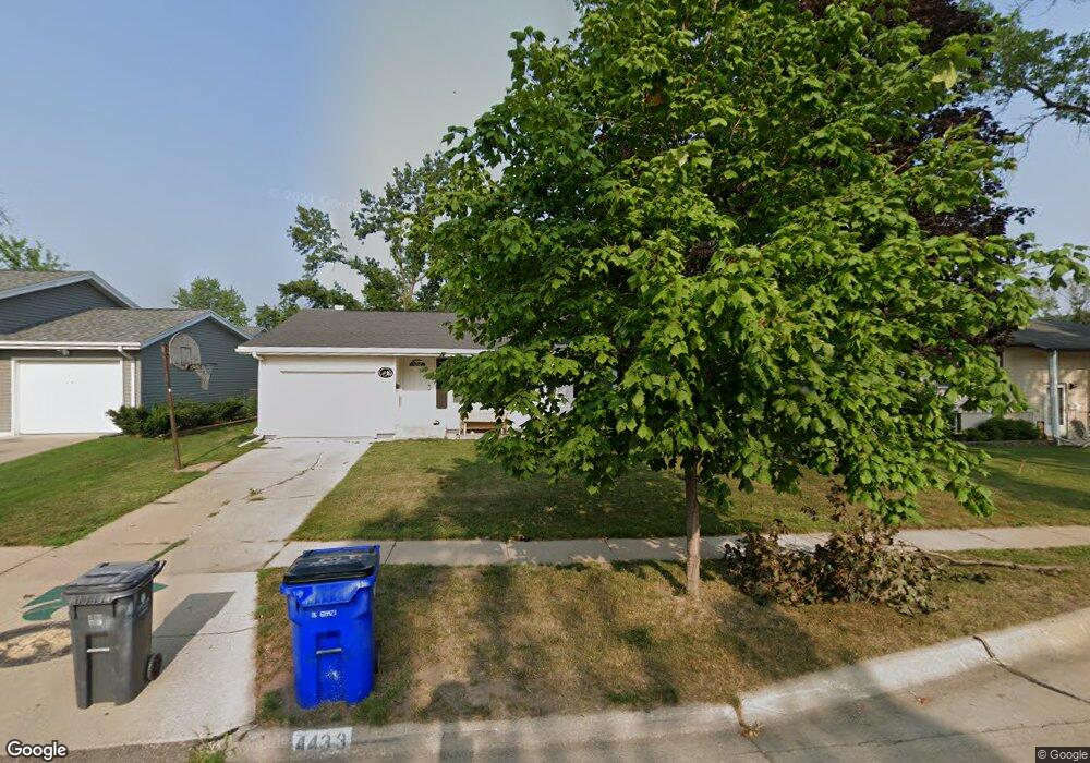 4433 Pineview Dr NE, Cedar Rapids, IA 52402 - photo 1