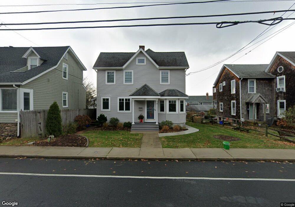 137 Shore Dr, Branford, CT 06405 - photo 1