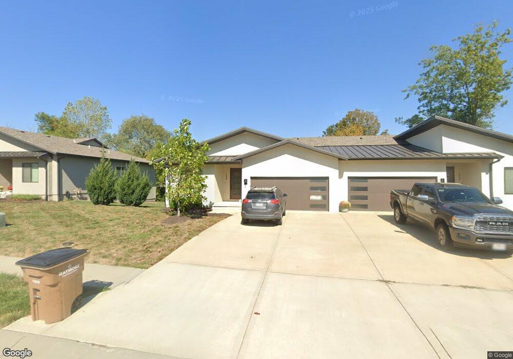 108 E Maplewood Ln, Raymore, MO 64083 - photo 1