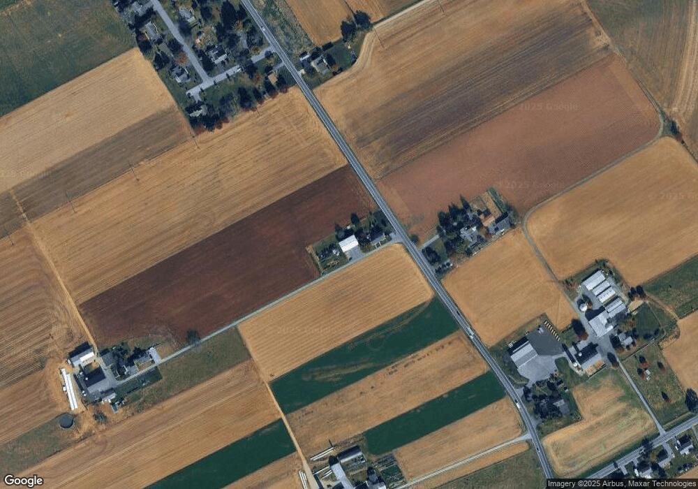 356 N Railroad Ave, New Holland, PA 17557 - photo 1