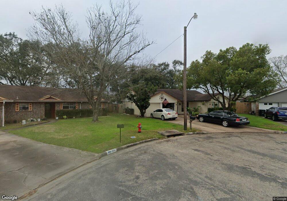 1620 Martin Dr, Alvin, TX 77511 - photo 1
