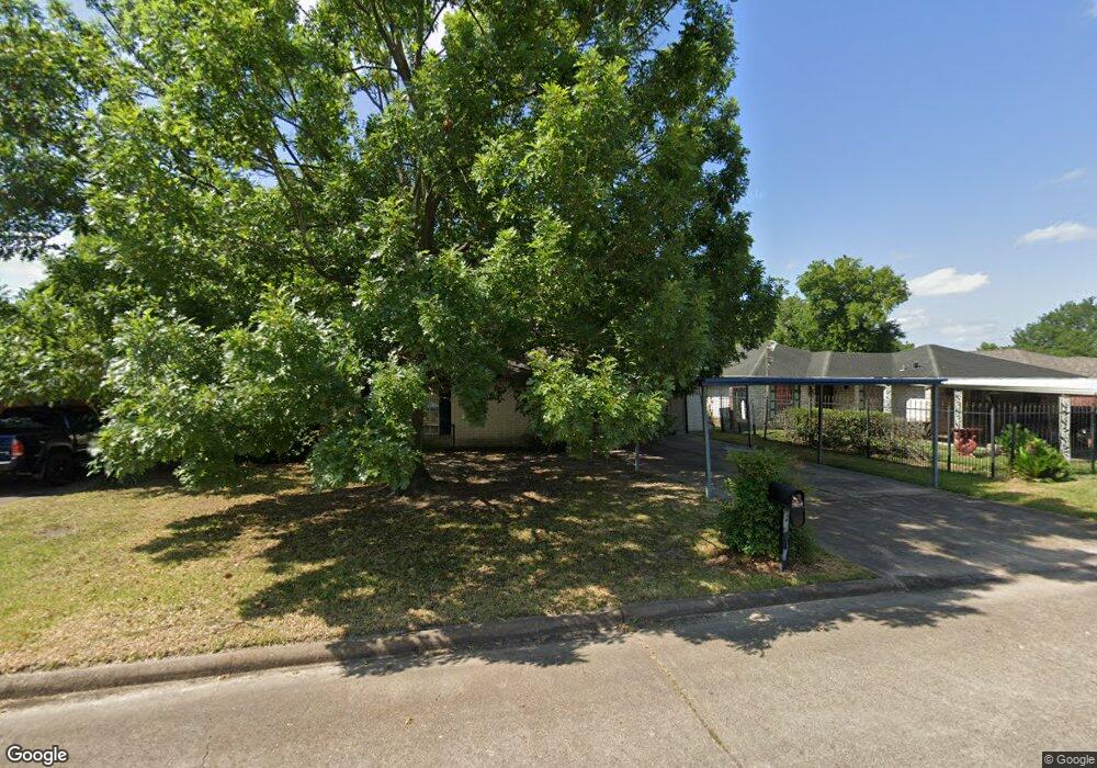 8631 Whitecastle Ln, Houston, TX 77088 - photo 1