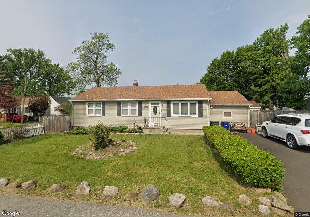 215 Daniels Ave, Bridgeport, CT 06606 - photo 1