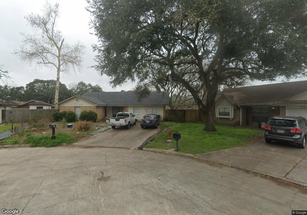 1719 Sherwood Cir, Alvin, TX 77511 - photo 1