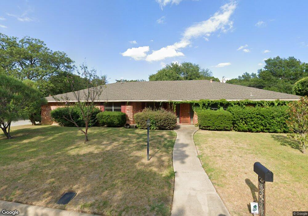 1209 Shady Creek Dr, Euless, TX 76040 - photo 1