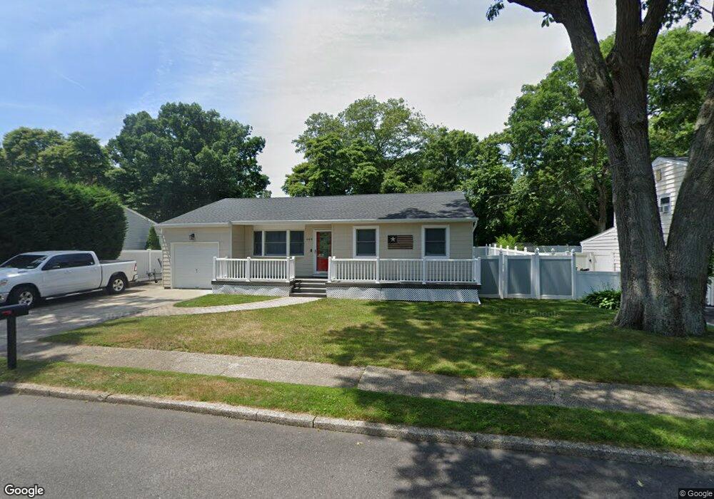 664 Bohemia Pkwy, Sayville, NY 11782 - photo 1