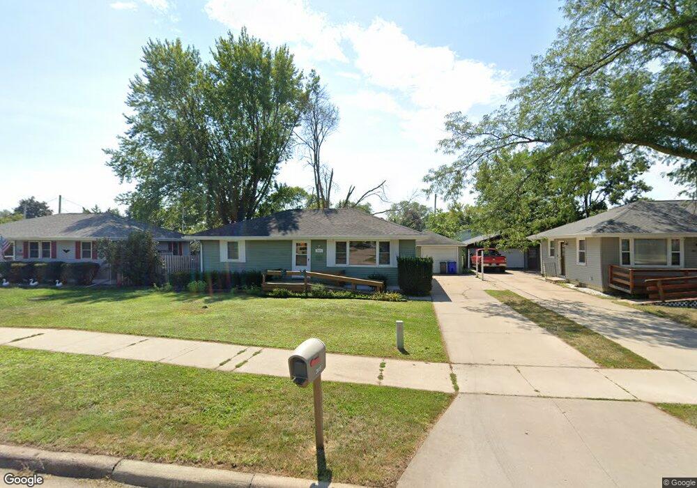 2615 E Ave NW, Cedar Rapids, IA 52405 - photo 1