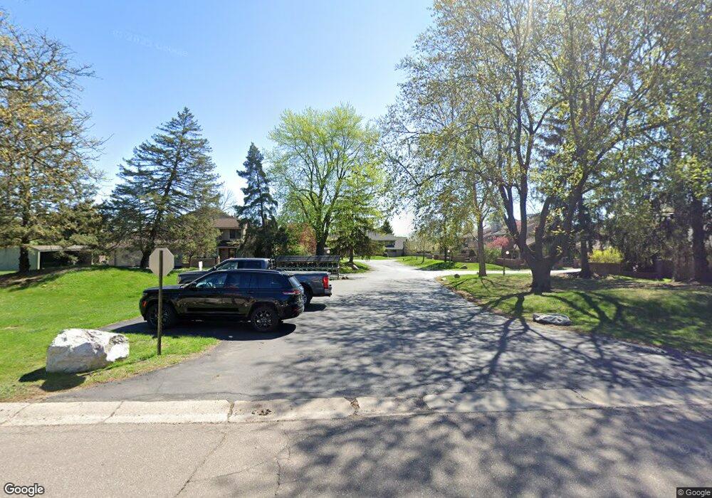 1523 S Hill Blvd, Bloomfield Hills, MI 48304 - photo 1