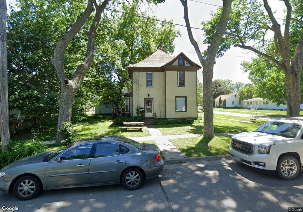 722 W 7th St, Cedar Falls, IA 50613 - photo 1