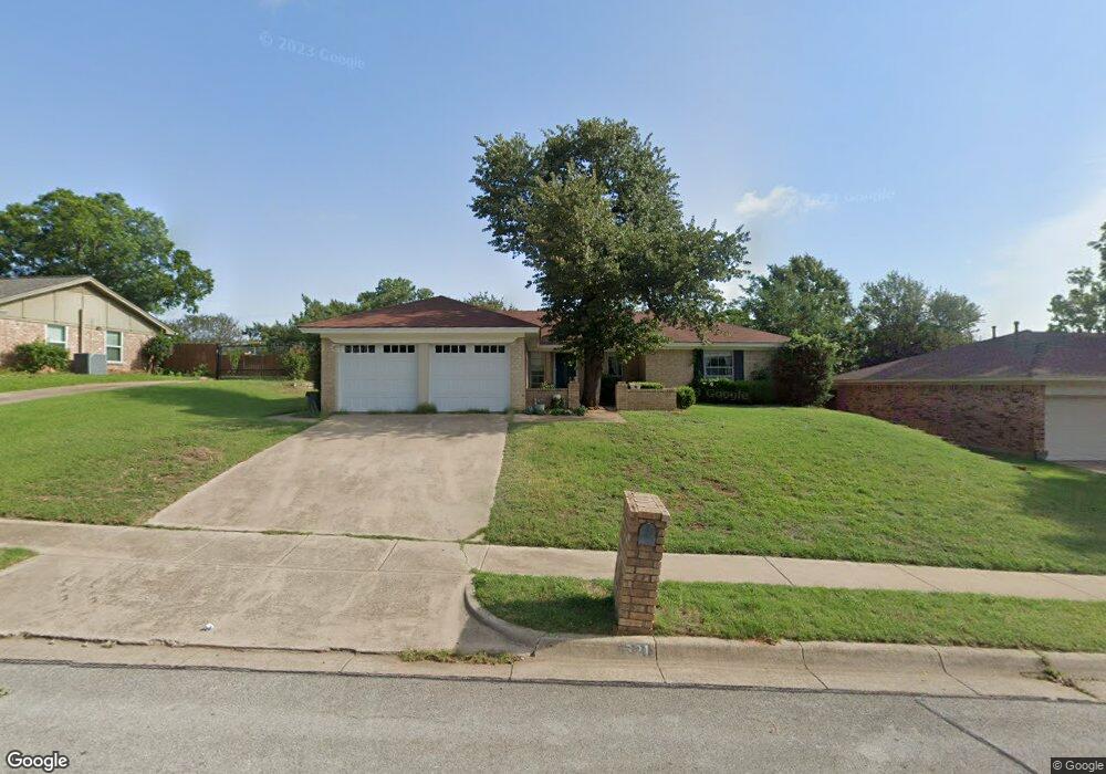 1621 Vicksburg Dr, Bedford, TX 76022 - photo 1