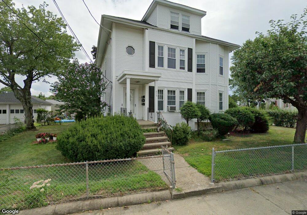 615 Benefit St unit 1, Pawtucket, RI 02861 - photo 1