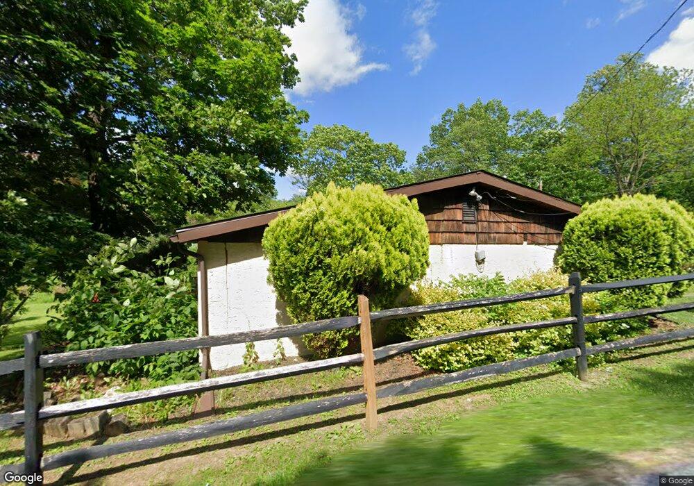 5655 Acorn Dr, Emmaus, PA 18049 - photo 1