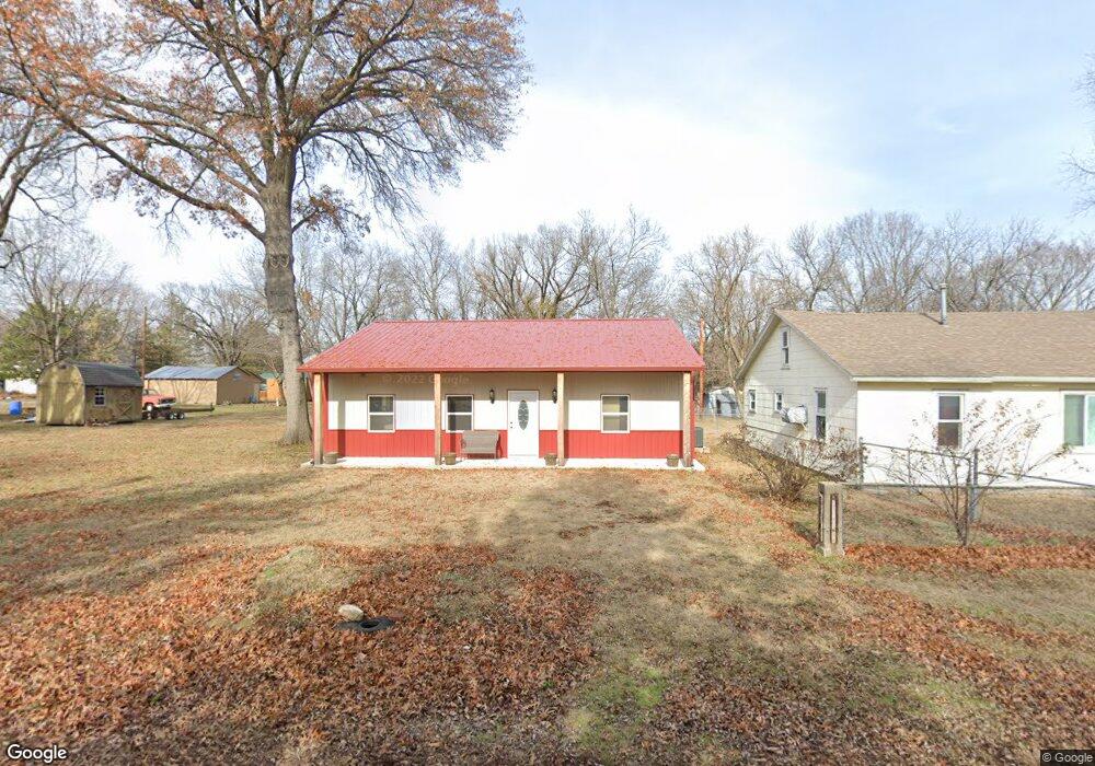 1911 Maple Ave, Parsons, KS 67357 - photo 1