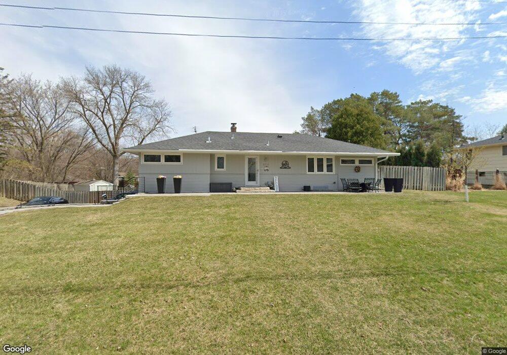 5711 Oakview Ln, Minnetonka, MN 55345 - photo 1