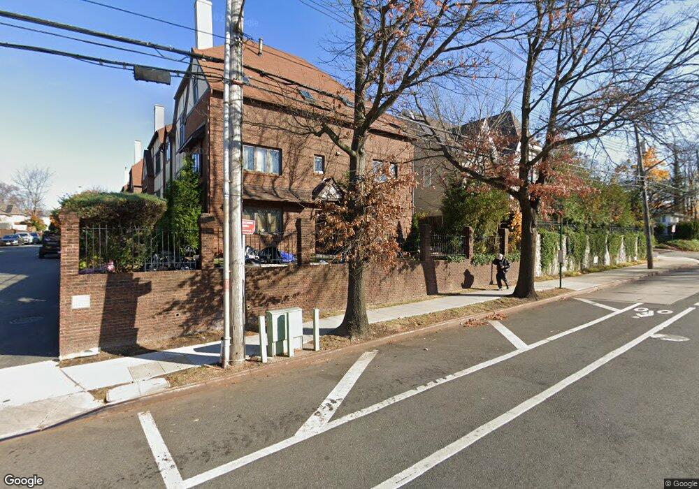 10 Fox Hunt Ct, Staten Island, NY 10301 - photo 1