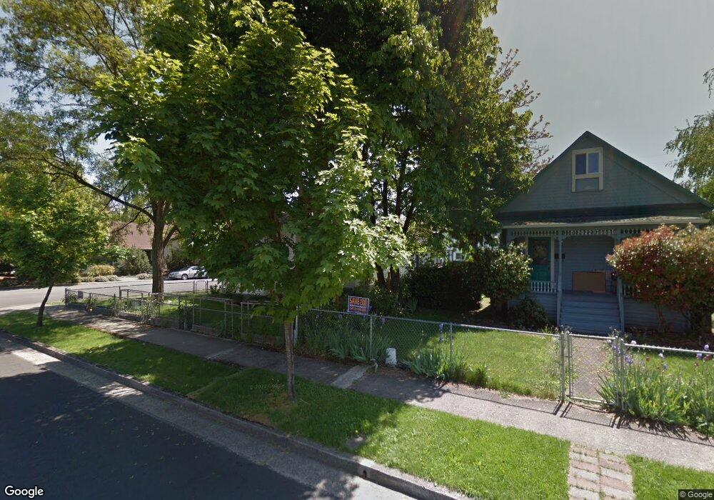 401 NW C St, Grants Pass, OR 97526 - photo 1