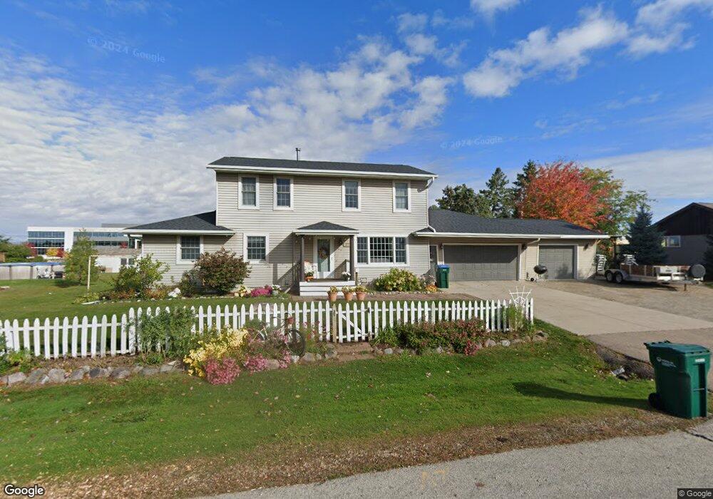 1036 W Hiawatha Dr, Appleton, WI 54914 - photo 1