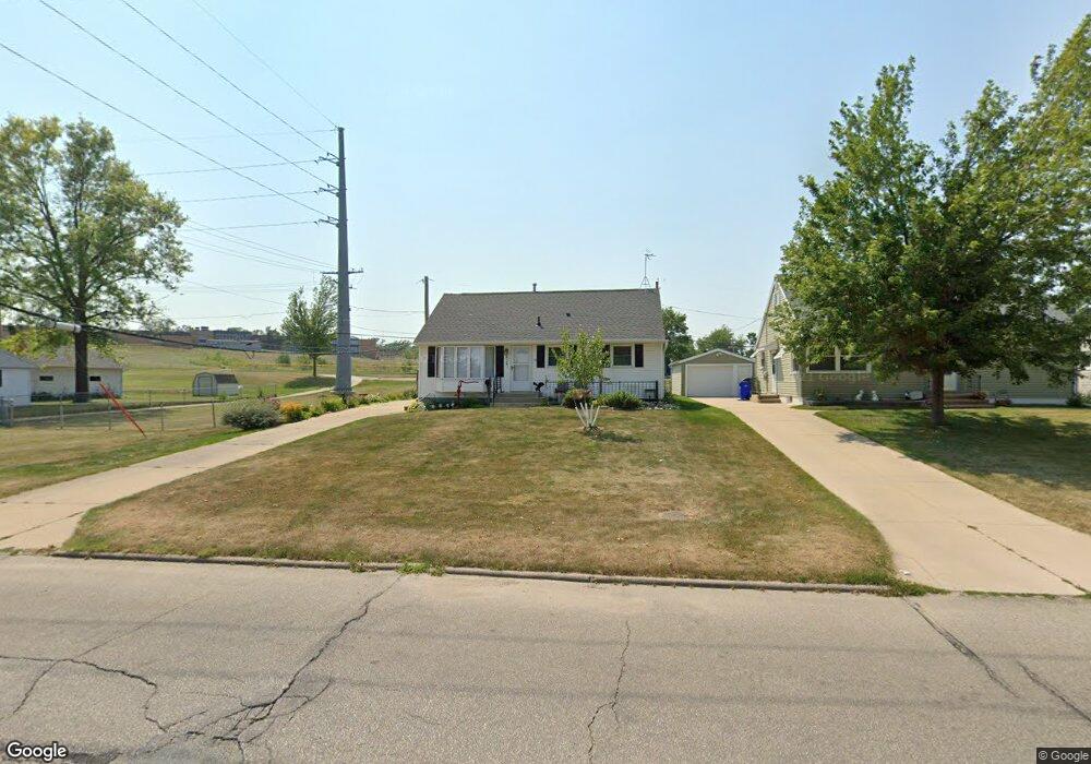 924 18th St SW, Cedar Rapids, IA 52404 - photo 1