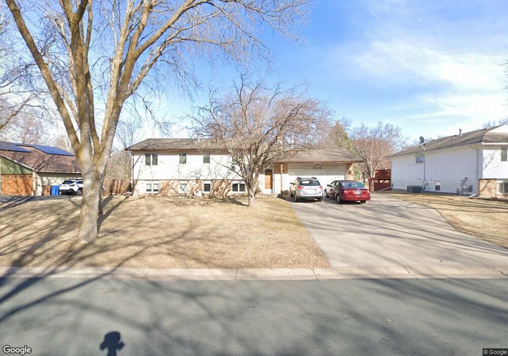 10220 Yorktown Ln N, Maple Grove, MN 55369 - photo 1