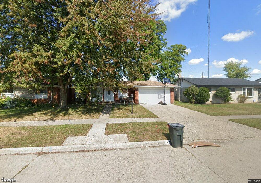 10366 N Oak Dr, Ferndale, MI 48220 - photo 1