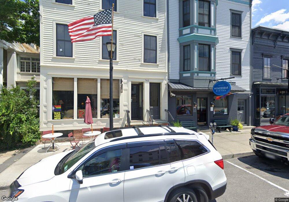 744 Warren St, Hudson, NY 12534 - photo 1