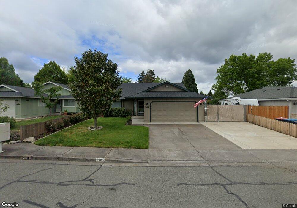 1205 Heather Ln, Central Point, OR 97502 - photo 1