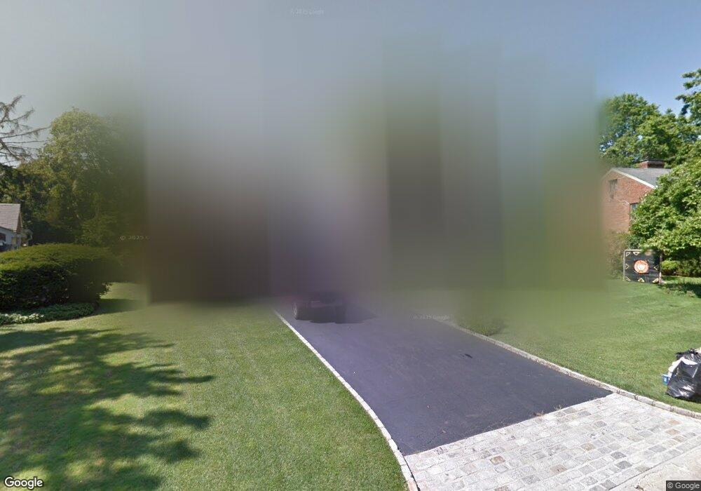 33 Bingham Cir, Manhasset, NY 11030 - photo 1