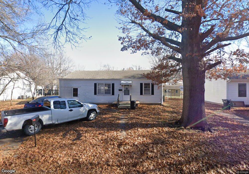 1204 Richard Ave, Parsons, KS 67357 - photo 1