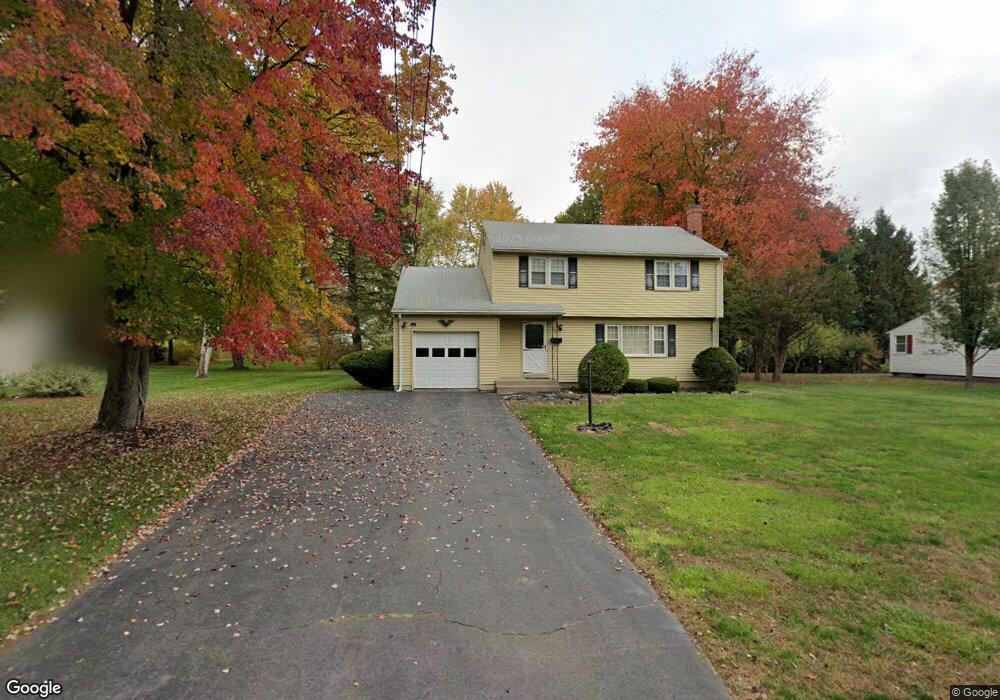 52 Newport Dr, Bloomfield, CT 06002 - photo 1