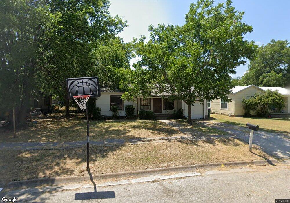 1817 Mill St, Gainesville, TX 76240 - photo 1