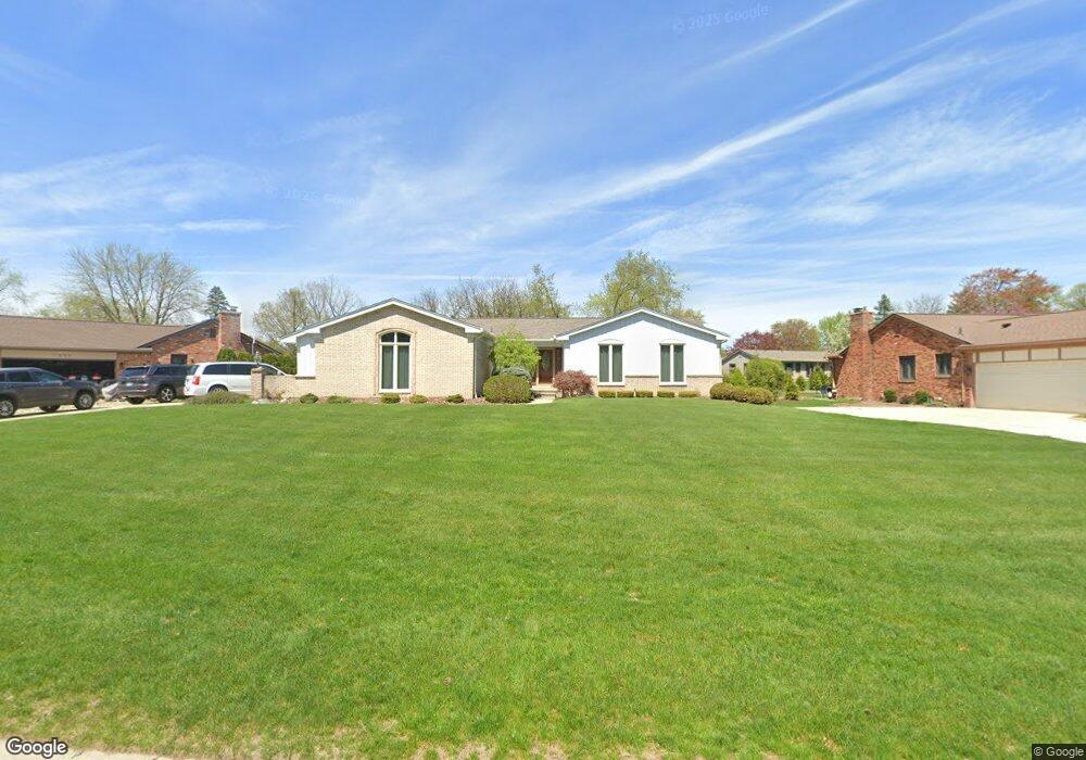 1876 Ledbury Dr, Bloomfield Hills, MI 48304 - photo 1