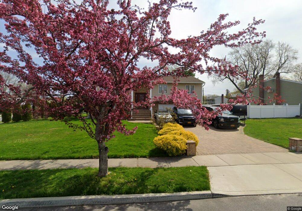 1 Pebble Place, ComMacK, NY 11725 - photo 1