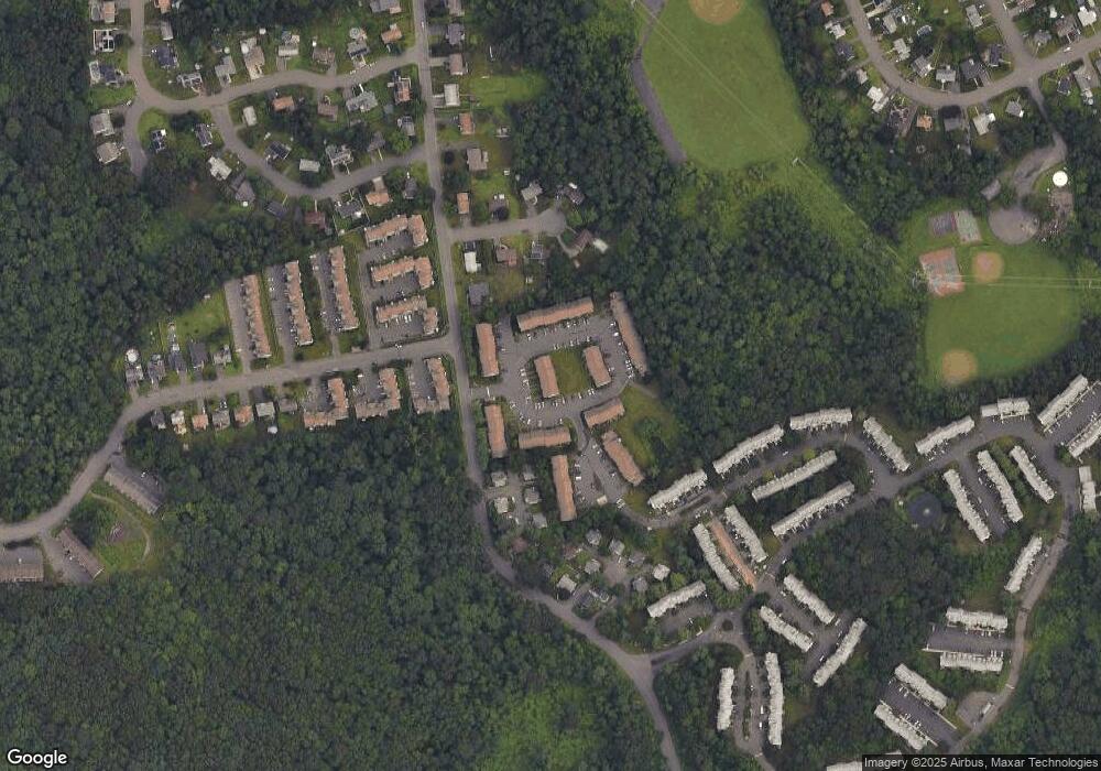 827 Oronoke Rd unit 10-5, Waterbury, CT 06708 - photo 1