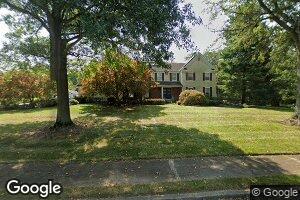 4 Washington Dr, Cranbury, NJ 08512