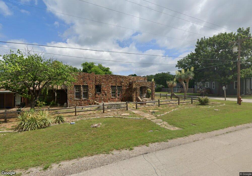 502 W Locust St, Whitewright, TX 75491 - photo 1