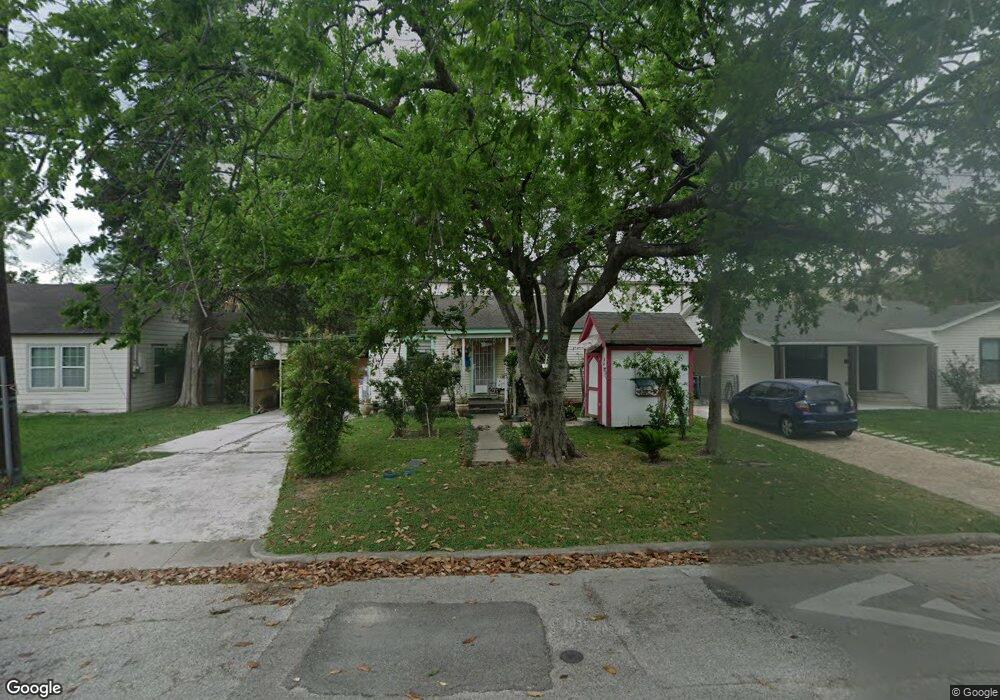 210 Robert Lee Rd unit LEE, Houston, TX 77009 - photo 1