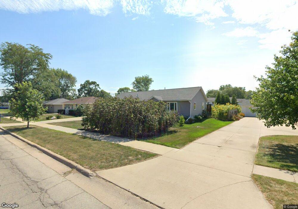 2705 E Ave NW, Cedar Rapids, IA 52405 - photo 1