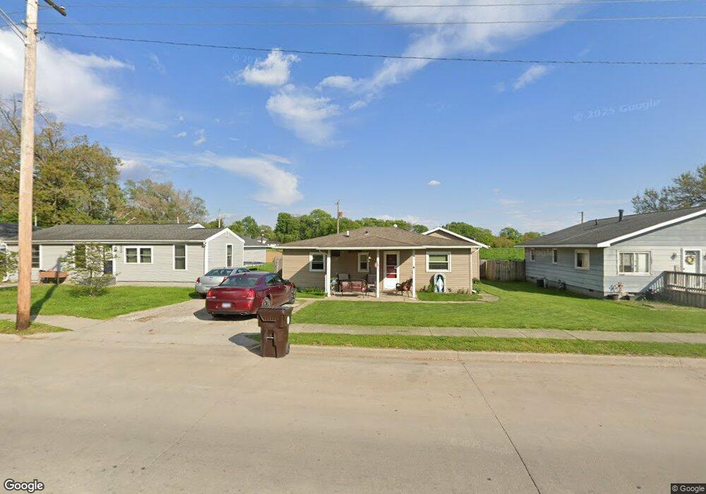 902 S Kickapoo St, Lincoln, IL 62656 - photo 1