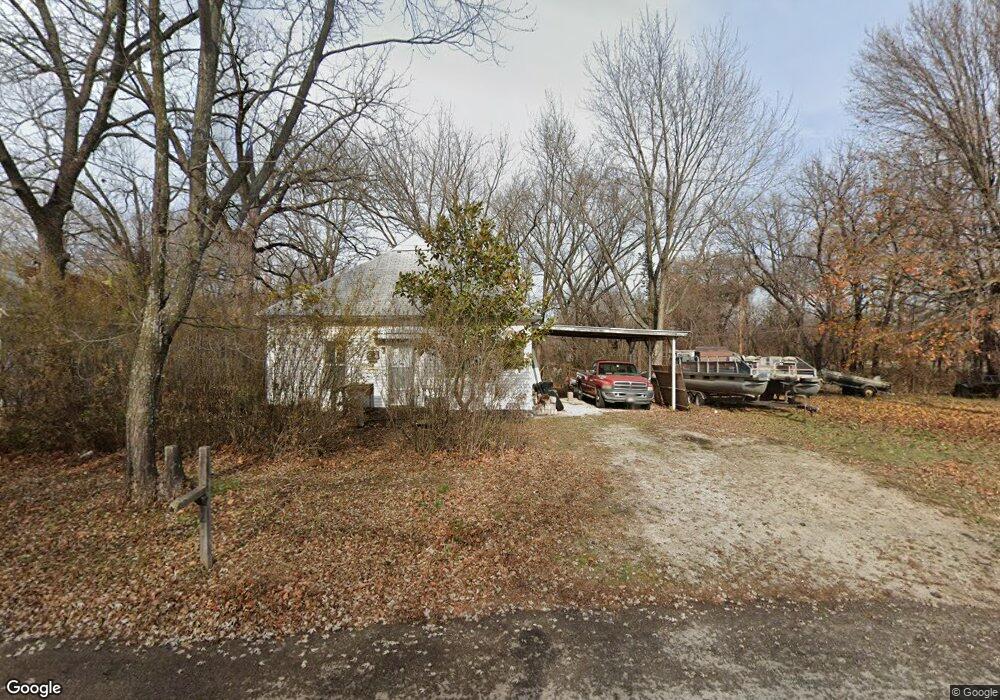 1827 Maple Ave, Parsons, KS 67357 - photo 1