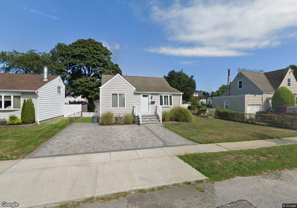 114 Deauville Pkwy, Lindenhurst, NY 11757 - photo 1